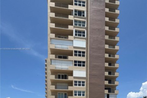Купить кондоминиум в Лодердейл-бай-те-Си, Флорида 1 спальня, 78.04м2, № 1936691 - фото 23