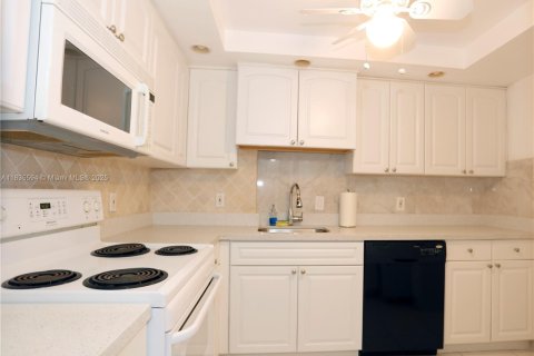 Купить кондоминиум в Лодердейл-бай-те-Си, Флорида 1 спальня, 78.04м2, № 1936691 - фото 5