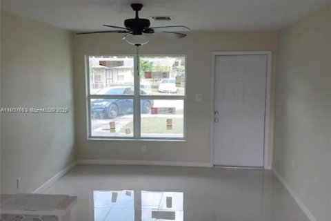 Villa ou maison à louer à Lauderhill, Floride: 3 chambres, 88.16 m2 № 1995521 - photo 2