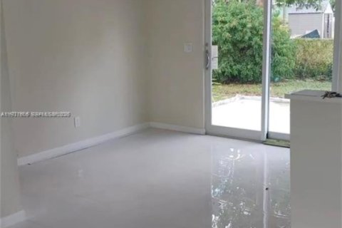 Villa ou maison à louer à Lauderhill, Floride: 3 chambres, 88.16 m2 № 1995521 - photo 3