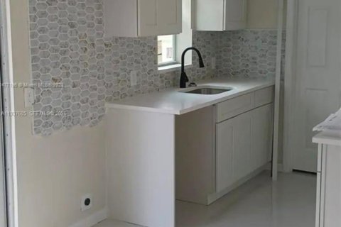 Villa ou maison à louer à Lauderhill, Floride: 3 chambres, 88.16 m2 № 1995521 - photo 4