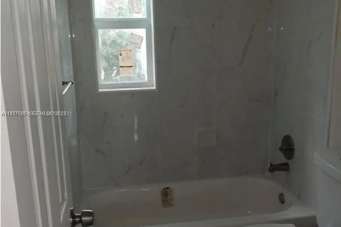 Villa ou maison à louer à Lauderhill, Floride: 3 chambres, 88.16 m2 № 1995521 - photo 6