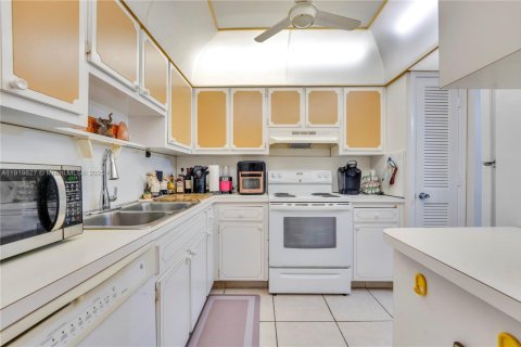 Condo in Coral Springs, Florida, 2 bedrooms № 1974821 - photo 7