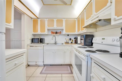 Condo in Coral Springs, Florida, 2 bedrooms № 1974821 - photo 6