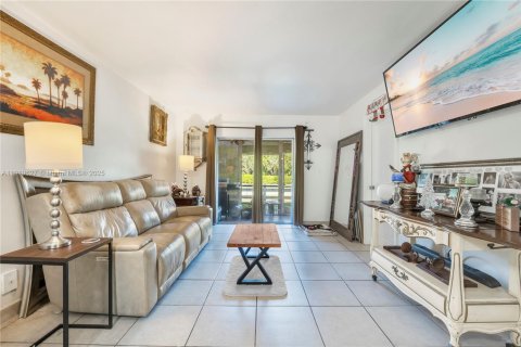Condo in Coral Springs, Florida, 2 bedrooms № 1974821 - photo 3