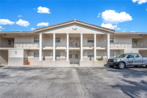 Condo in Coral Springs, Florida, 2 bedrooms № 1974821 - photo 1