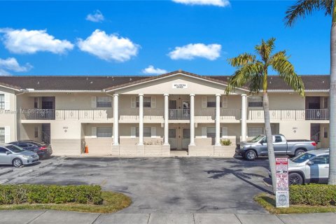 Condo in Coral Springs, Florida, 2 bedrooms № 1974821 - photo 14