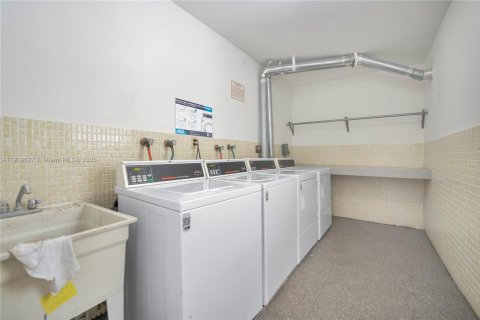 Condo in Coral Springs, Florida, 2 bedrooms № 1974821 - photo 13