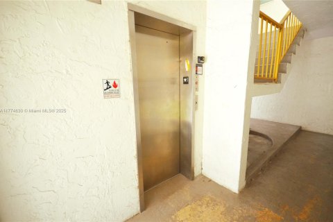 Propiedad comercial en venta en Miami, Florida № 1962428 - foto 7