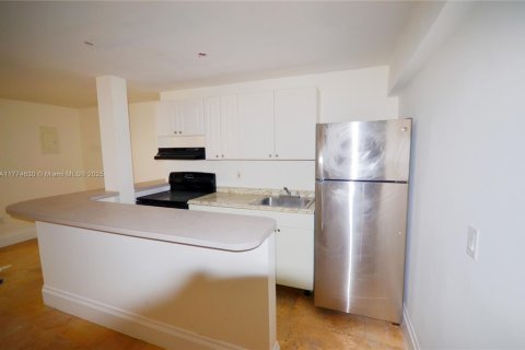 Propiedad comercial en venta en Miami, Florida № 1962428 - foto 10