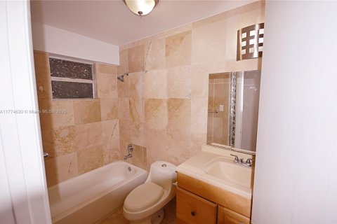 Propiedad comercial en venta en Miami, Florida № 1962428 - foto 11