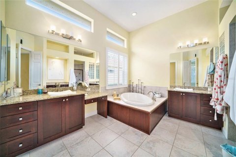 Villa ou maison à vendre à Tampa, Floride: 4 chambres, 336.96 m2 № 2201392 - photo 11