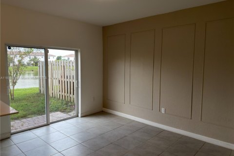 Adosado en alquiler en Miami, Florida, 3 dormitorios № 1935128 - foto 16