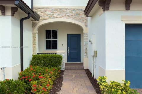 Adosado en alquiler en Miami, Florida, 3 dormitorios № 1935128 - foto 12