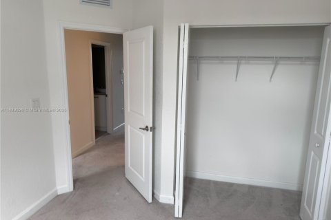 Adosado en alquiler en Miami, Florida, 3 dormitorios № 1935128 - foto 21