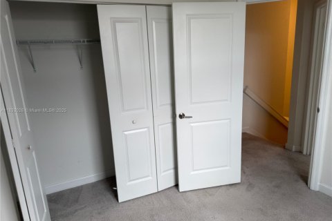 Adosado en alquiler en Miami, Florida, 3 dormitorios № 1935128 - foto 22