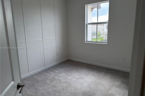 Adosado en alquiler en Miami, Florida, 3 dormitorios № 1935128 - foto 20