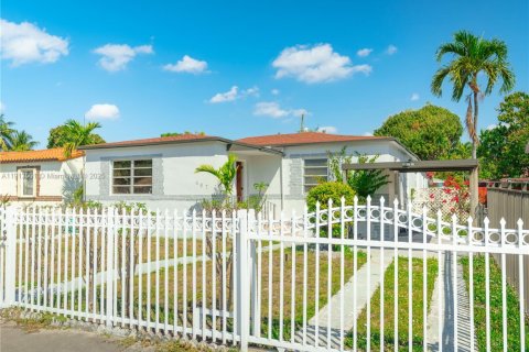 Casa en alquiler en Hialeah, Florida, 3 dormitorios, 190.17 m2 № 1974159 - foto 4