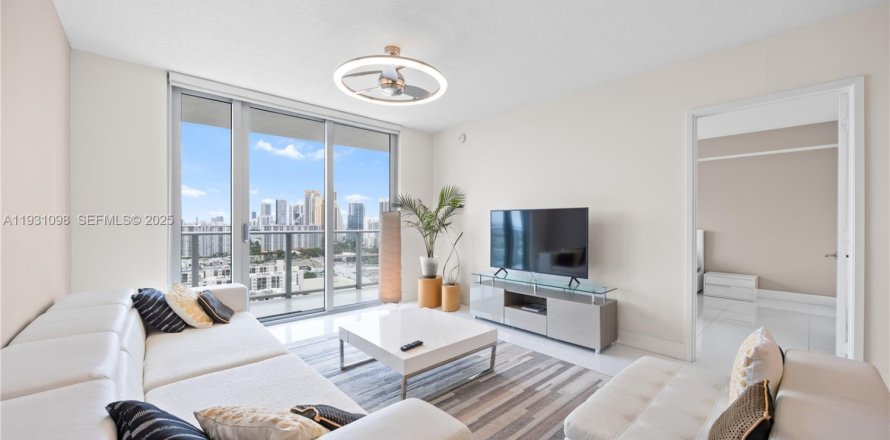 Кондоминиум с 2 спальнями в Санни-Айлс-Бич, Флорида № 1989781