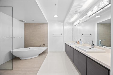 Снять в аренду кондоминиум в Санни-Айлс-Бич, Флорида 2 спальни, 141.58м2, № 1989781 - фото 12