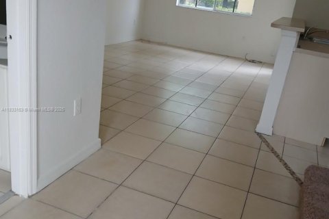 Adosado en alquiler en North Lauderdale, Florida, 2 dormitorios, 130.53 m2 № 1934609 - foto 2