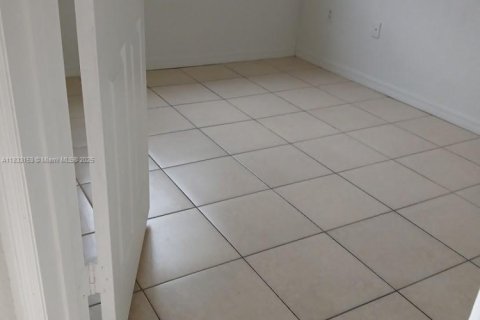 Adosado en alquiler en North Lauderdale, Florida, 2 dormitorios, 130.53 m2 № 1934609 - foto 1