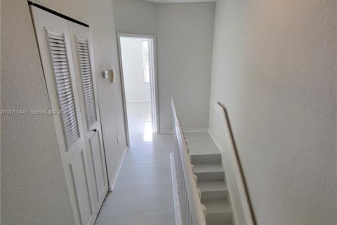 Снять в аренду кондоминиум в Санрайз, Флорида 3 спальни, 112.6м2, № 2075212 - фото 11