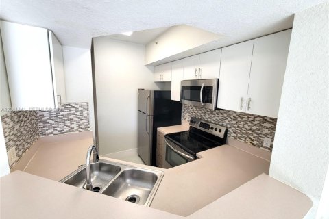 Снять в аренду кондоминиум в Санрайз, Флорида 3 спальни, 112.6м2, № 2075212 - фото 6