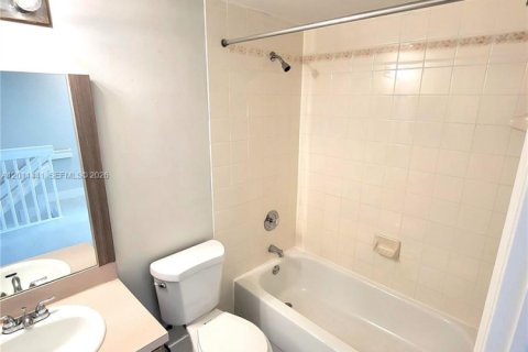 Снять в аренду кондоминиум в Санрайз, Флорида 3 спальни, 112.6м2, № 2075212 - фото 8