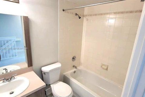 Снять в аренду кондоминиум в Санрайз, Флорида 3 спальни, 112.6м2, № 2075212 - фото 10