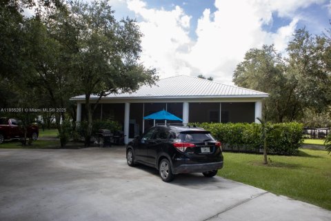 House in LaBelle, Florida 2 bedrooms № 1880104 - photo 5