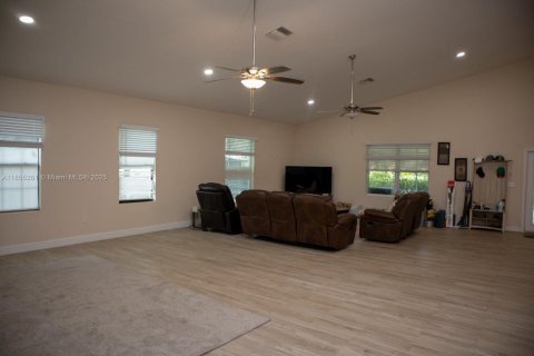 House in LaBelle, Florida 2 bedrooms № 1880104 - photo 8
