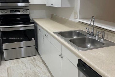 Снять в аренду кондоминиум в Майами, Флорида 2 спальни, 98.01м2, № 1948215 - фото 7
