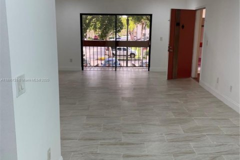 Снять в аренду кондоминиум в Майами, Флорида 2 спальни, 98.01м2, № 1948215 - фото 4