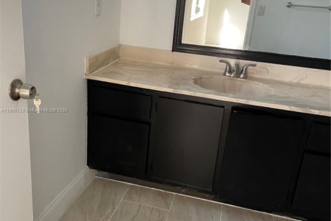 Снять в аренду кондоминиум в Майами, Флорида 2 спальни, 98.01м2, № 1948215 - фото 15