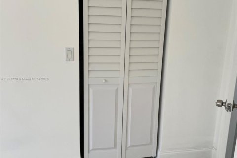 Снять в аренду кондоминиум в Майами, Флорида 2 спальни, 98.01м2, № 1948215 - фото 18