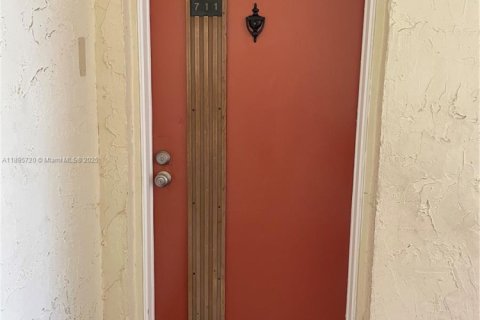 Снять в аренду кондоминиум в Майами, Флорида 2 спальни, 98.01м2, № 1948215 - фото 1