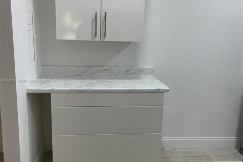 Снять в аренду кондоминиум в Майами, Флорида 2 спальни, 98.01м2, № 1948215 - фото 8