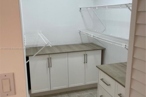 Снять в аренду кондоминиум в Майами, Флорида 2 спальни, 98.01м2, № 1948215 - фото 17