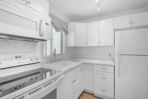 Copropriété à vendre à Bradenton, Floride: 2 chambres, 67.45 m2 № 2204234 - photo 9