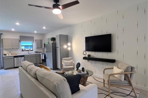 Casa en venta en Florida City, Florida, 3 dormitorios, 127.83 m2 № 2006444 - foto 2