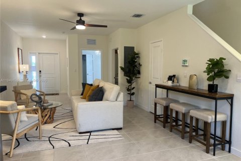 Casa en venta en Florida City, Florida, 3 dormitorios, 127.83 m2 № 2006444 - foto 3