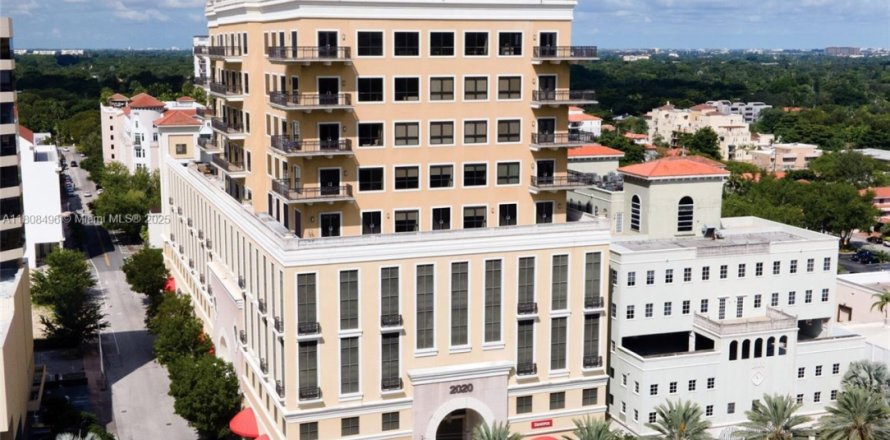 Commercial property in Coral Gables, Florida № 1865524