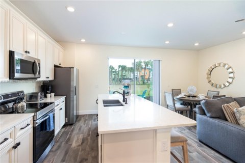 Adosado en venta en Kissimmee, Florida, 3 dormitorios, 143.53 m2 № 1776407 - foto 7