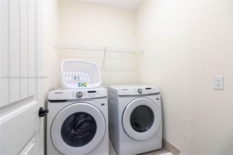 Adosado en venta en Kissimmee, Florida, 3 dormitorios, 143.53 m2 № 1776407 - foto 19