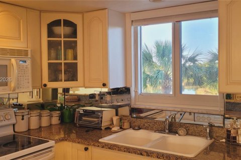 Copropriété à vendre à Palm Beach, Floride: 2 chambres, 103.68 m2 № 2028263 - photo 13