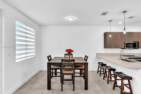 Condo in Doral, Florida, 3 bedrooms in LANDMARK  № 1954988 - photo 6