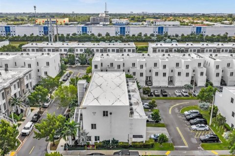 Condo in Doral, Florida, 3 bedrooms in LANDMARK  № 1954988 - photo 28