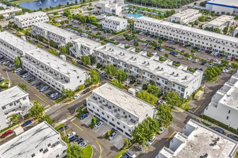 Condo in Doral, Florida, 3 bedrooms in LANDMARK  № 1954988 - photo 27