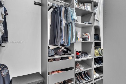 Condo in Doral, Florida, 3 bedrooms in LANDMARK  № 1954988 - photo 22